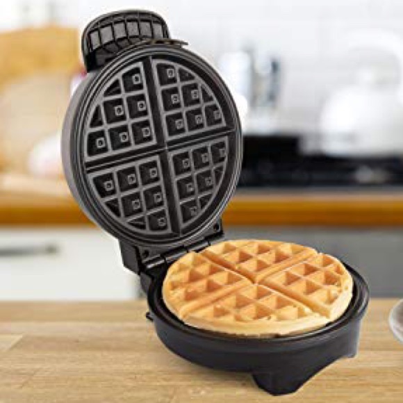 Classic Belgian Waffle Maker - Picture 5 of 5